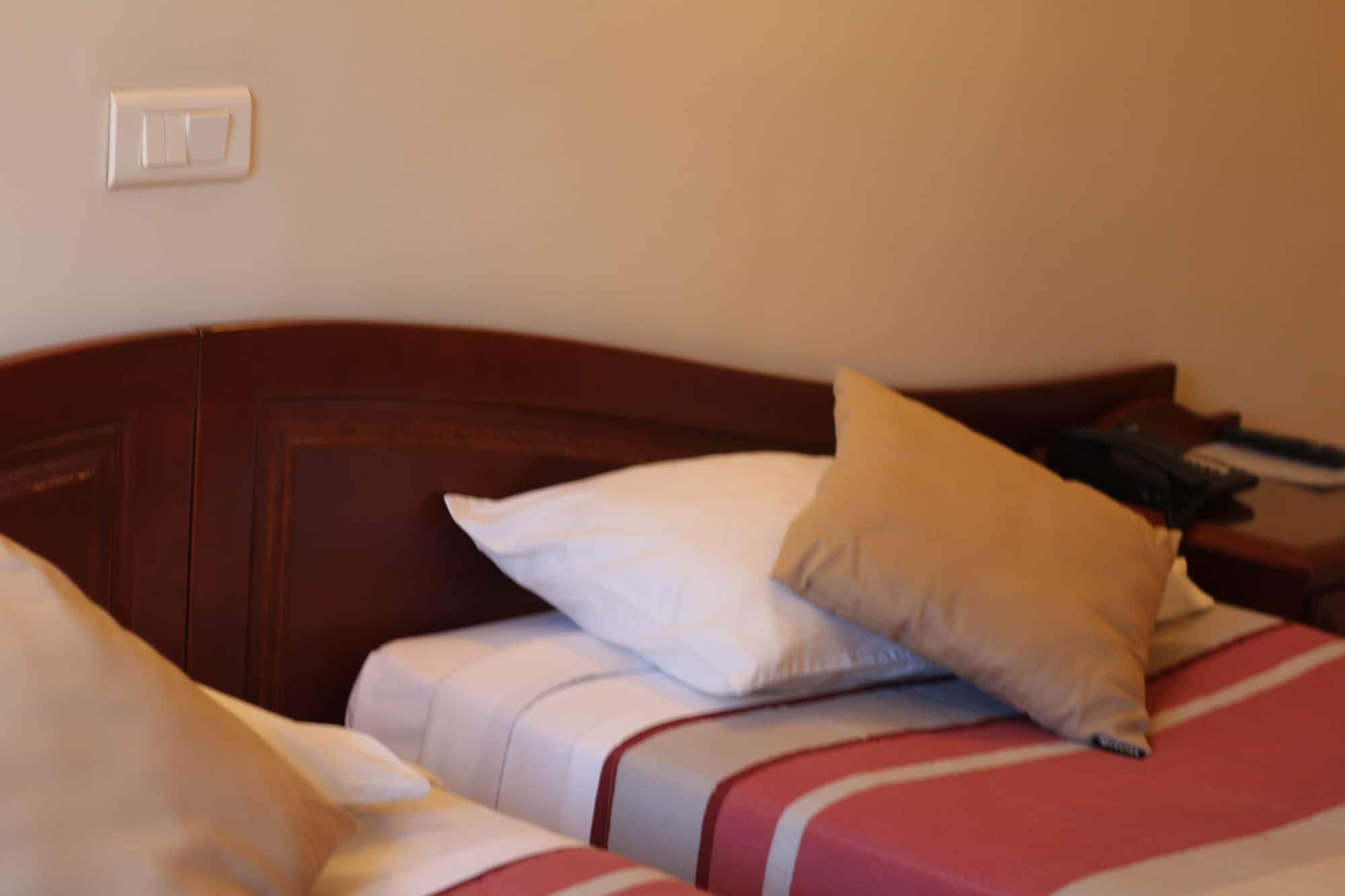 Cosmotel Hotel Париж Екстериор снимка