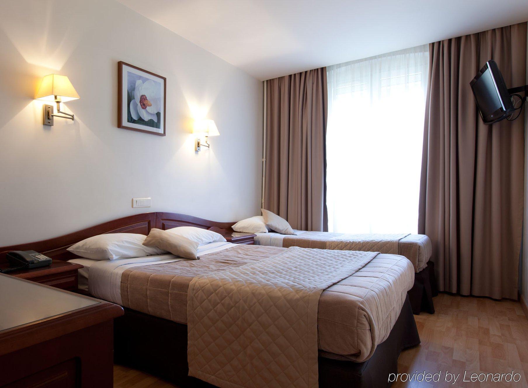 Cosmotel Hotel Париж Екстериор снимка